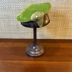 🌟2xHP🌟VTG 1940-50s Avocado Green Velvet Pillbox Capulet Hat Rhinestones Pleating
